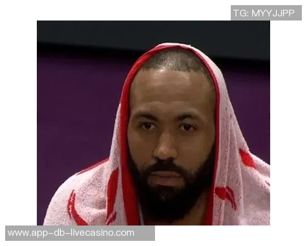 吉伦沃特因扔座凳和挑衅观众被禁赛一场并罚款五万元