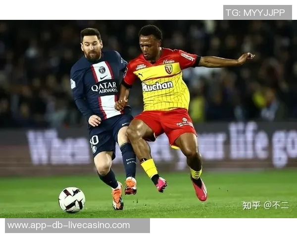 朗斯重返法甲榜首21年后能否挑战巴黎圣日耳曼的绝对统治 朗斯重返法甲榜首21年后能否挑战巴黎圣日耳曼的绝对统治